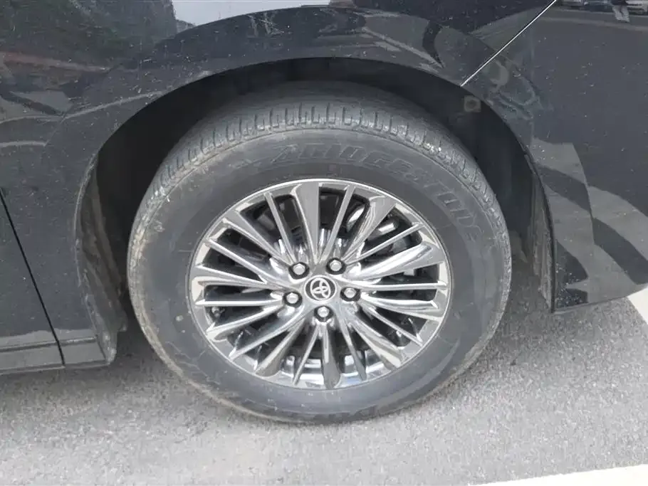 Toyota Alphard — фото 4