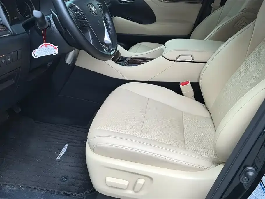 Toyota Alphard — фото 8