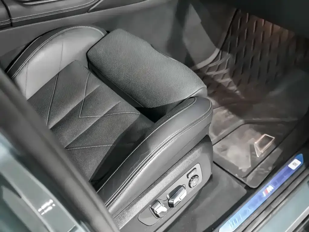 BMW XM — фото 6