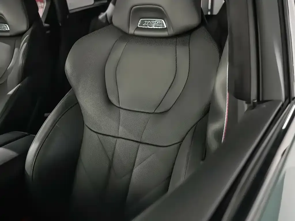BMW XM — фото 8