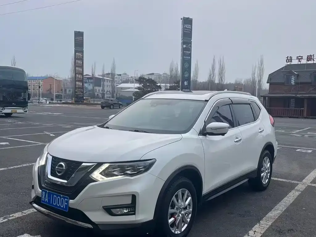 Nissan X-Trail — фото 1