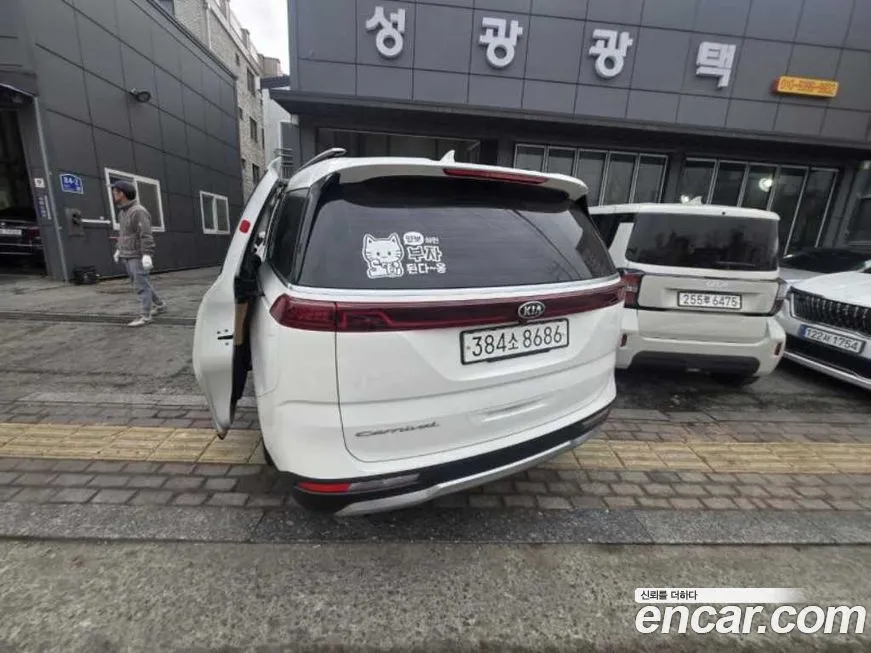 Kia Carnival — фото 7