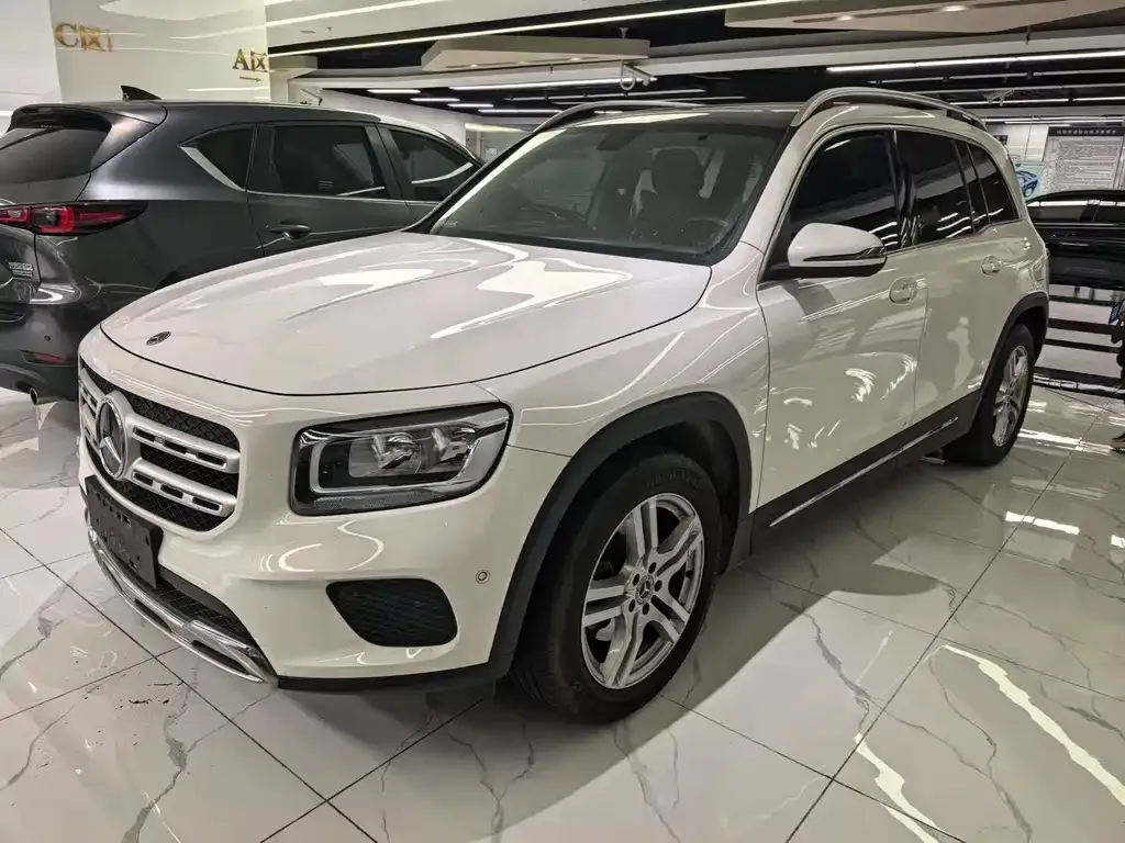Mercedes-Benz GLB — фото 1