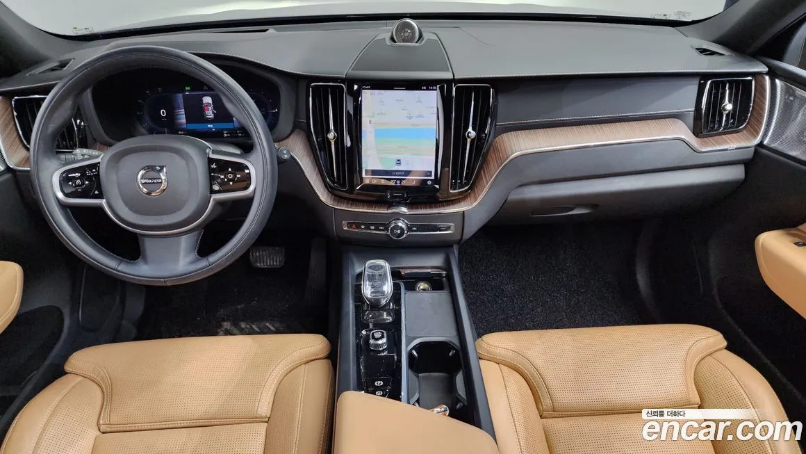 Volvo XC60 — фото 10