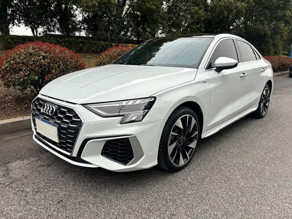 Audi A3 — фото 1