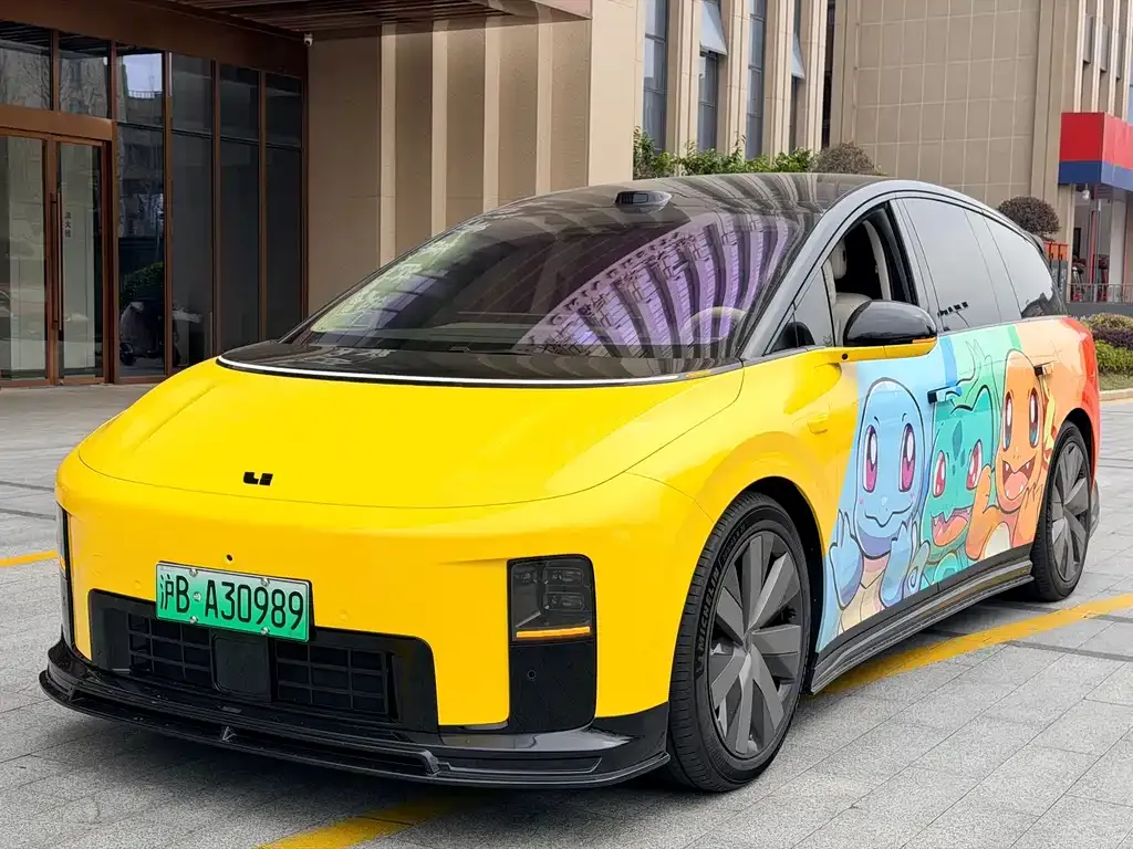 Li Auto i8 — фото 1