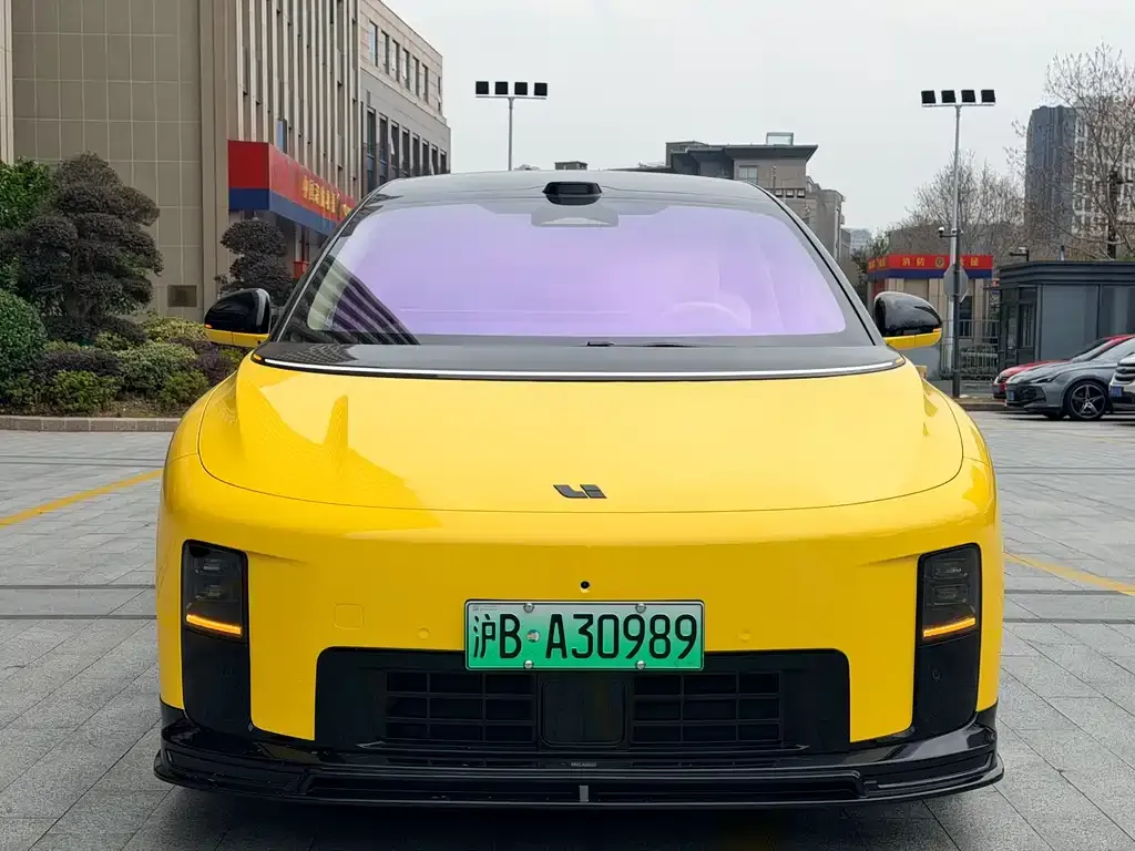 Li Auto i8 — фото 5