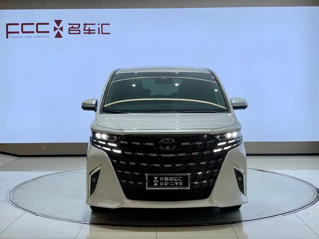 Toyota Alphard — фото 3