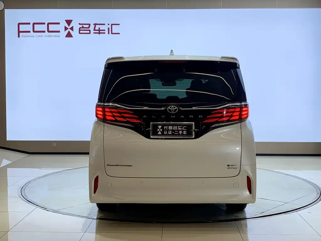 Toyota Alphard — фото 6