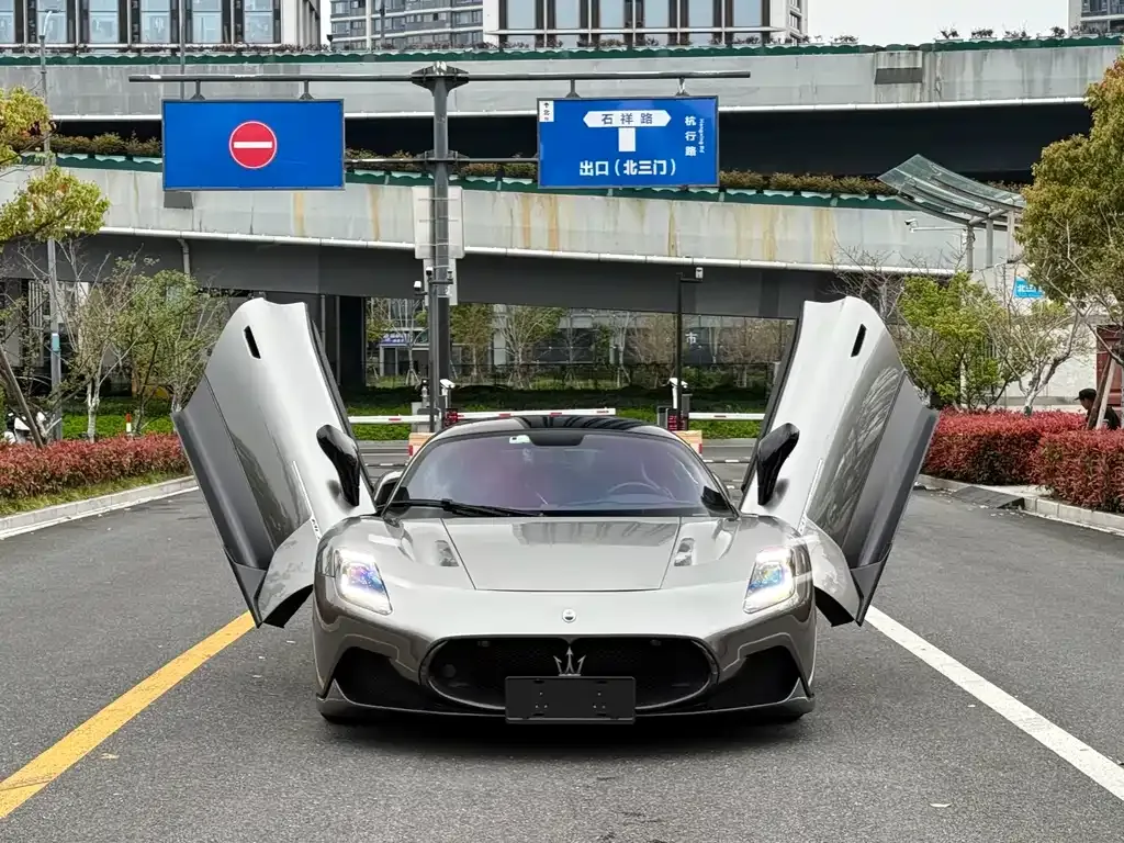Maserati MC20 — фото 1