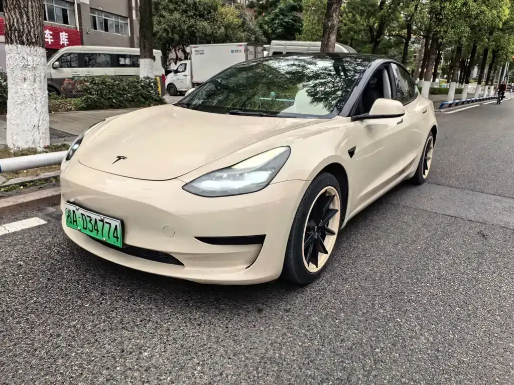 Tesla Model 3 — фото 1