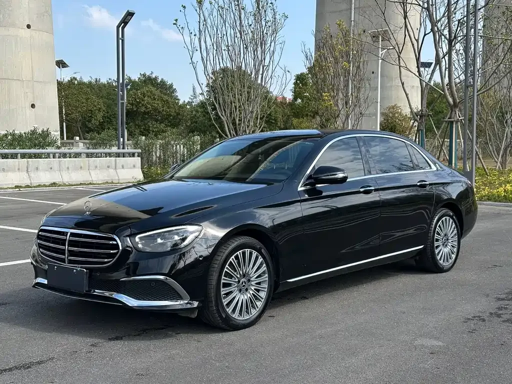 Mercedes-Benz E-Class — фото 1