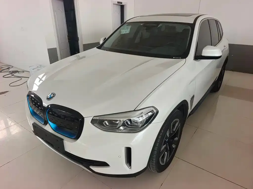 BMW iX3 — фото 1