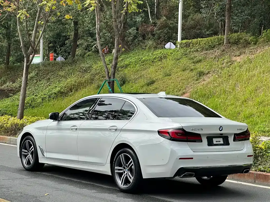 BMW 5 Series — фото 4