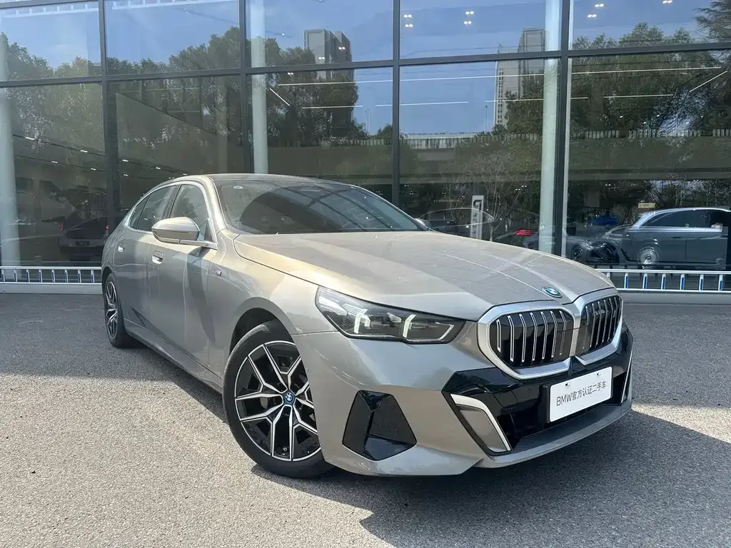 BMW i5 — фото 1