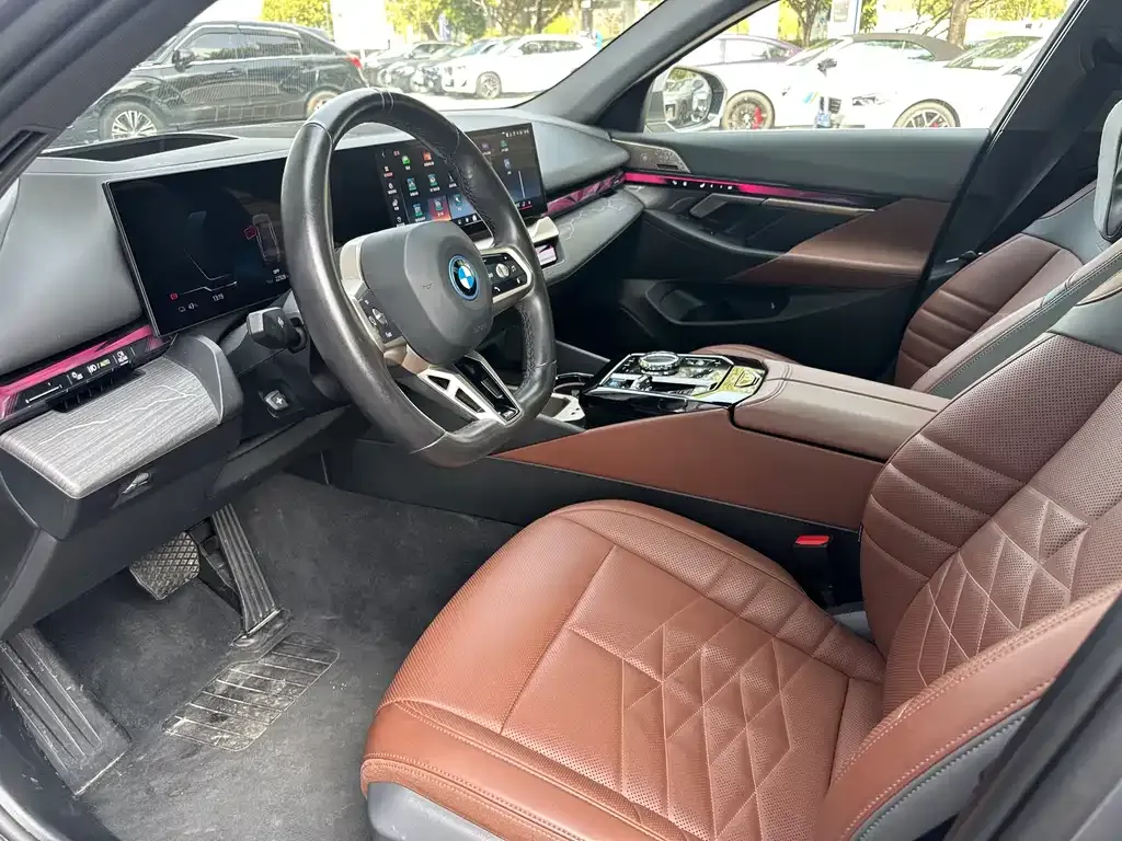 BMW i5 — фото 5