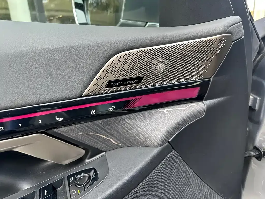 BMW i5 — фото 10