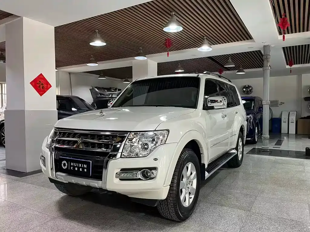 Mitsubishi Pajero (Import) — фото 1