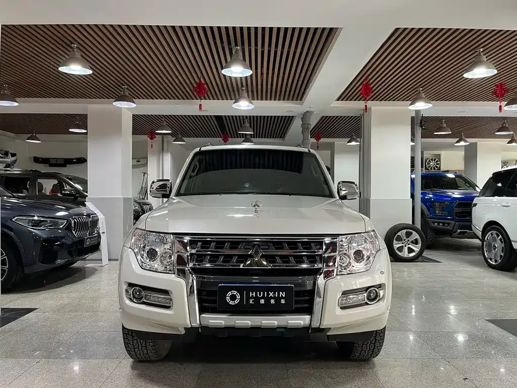 Mitsubishi Pajero (Import) — фото 7