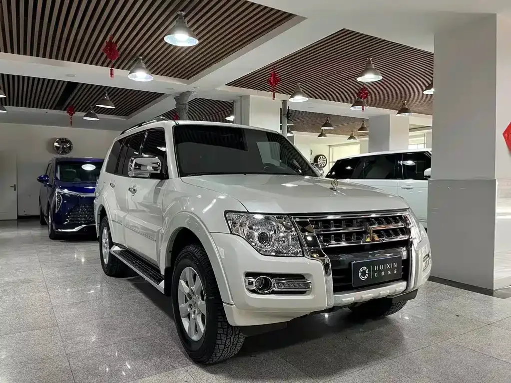 Mitsubishi Pajero (Import) — фото 4