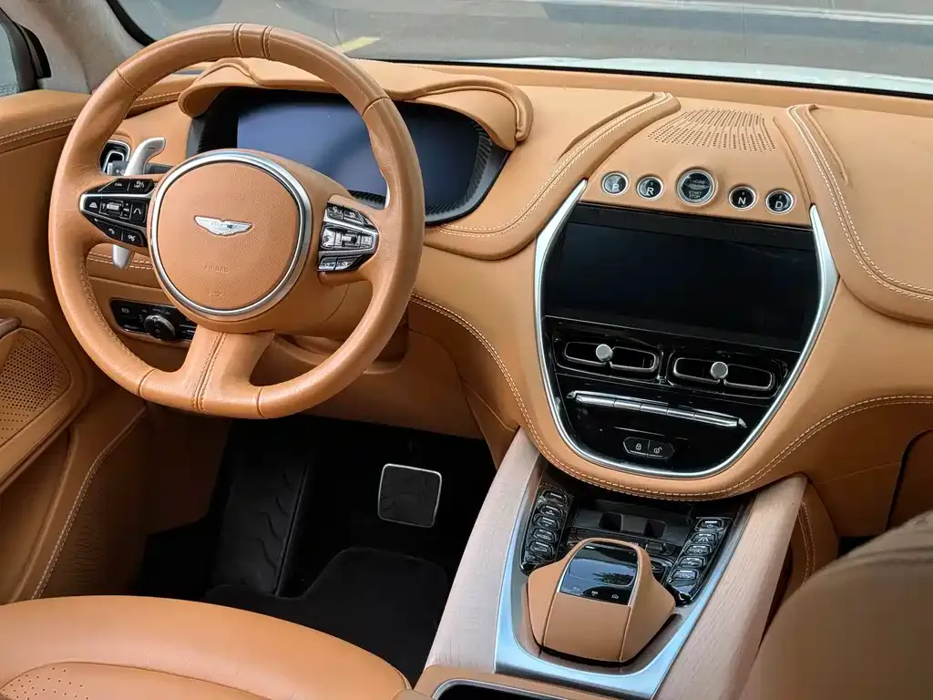 Aston Martin DBX — фото 6