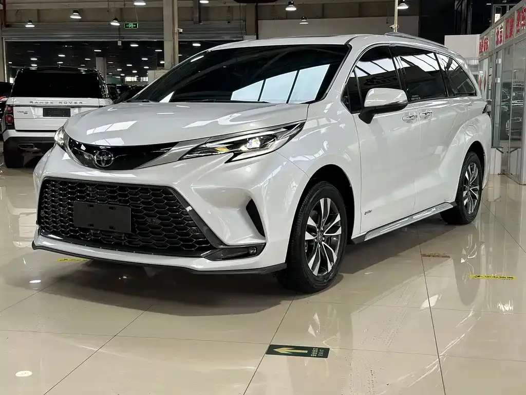 Toyota Granvia — фото 1