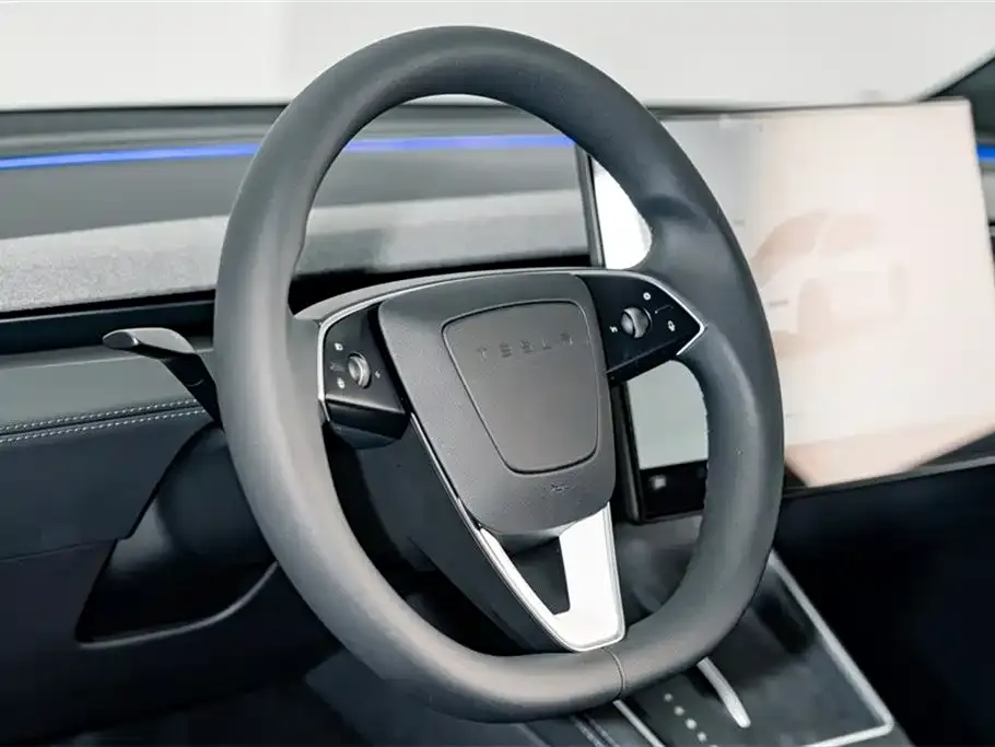 Tesla Model Y L — фото 9