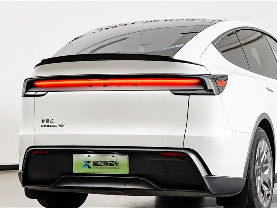 Tesla Model Y L — фото 3