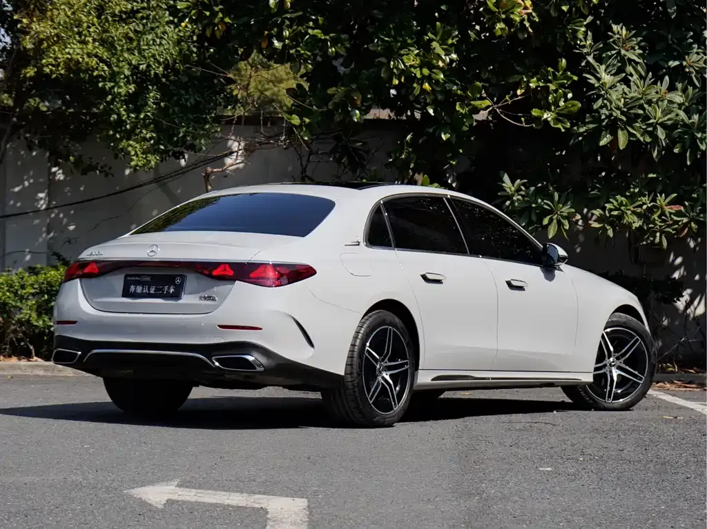 Mercedes-Benz E-Class — фото 9