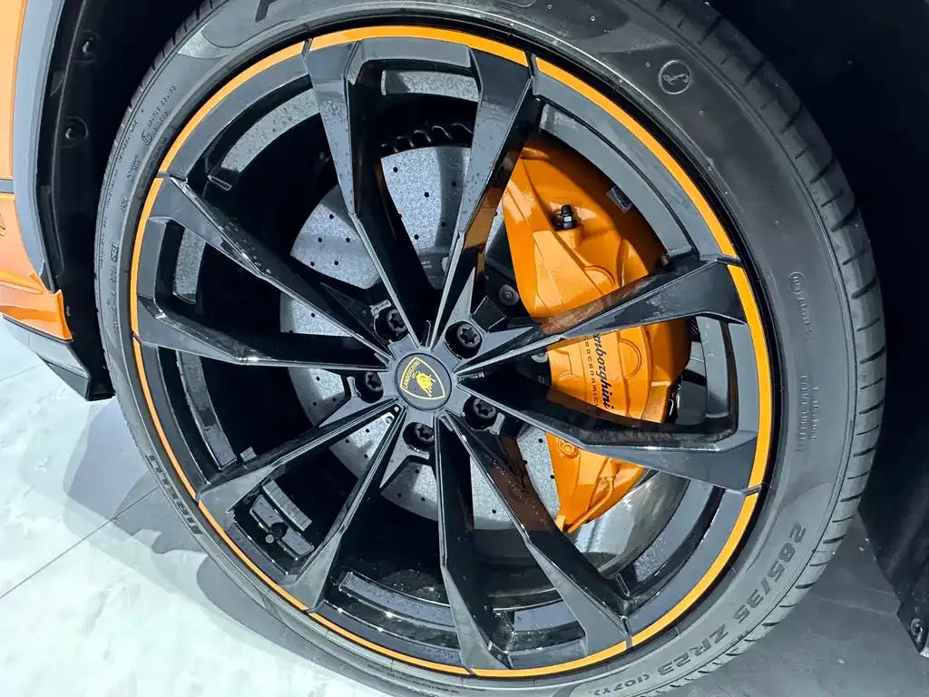 Lamborghini Urus — фото 10