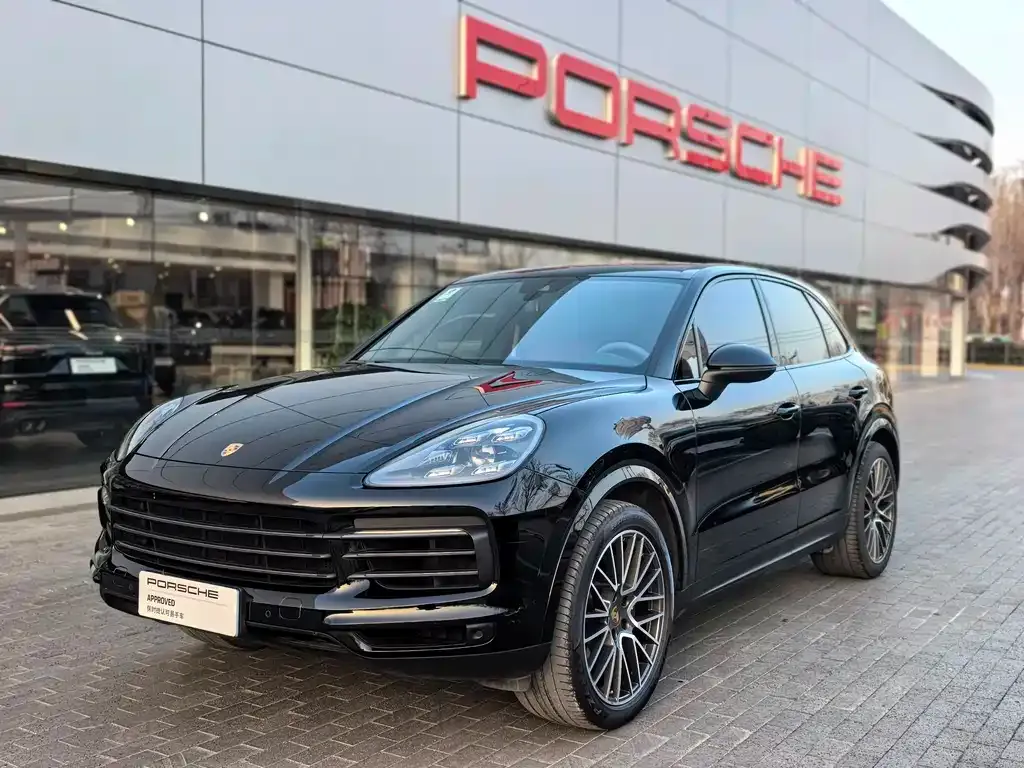 Porsche Cayenne — фото 1