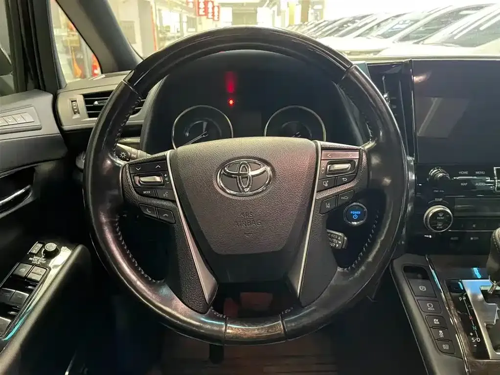 Toyota Alphard — фото 3