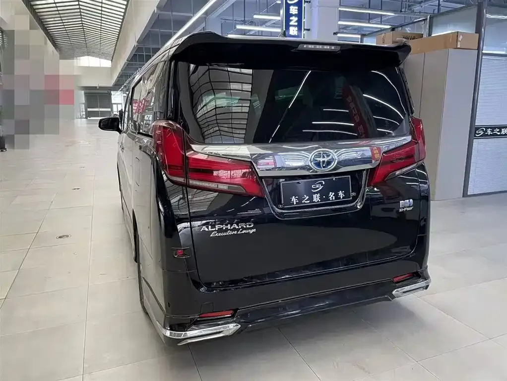 Toyota Alphard — фото 8