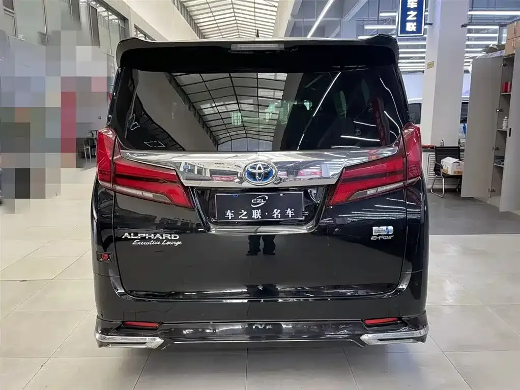 Toyota Alphard — фото 2