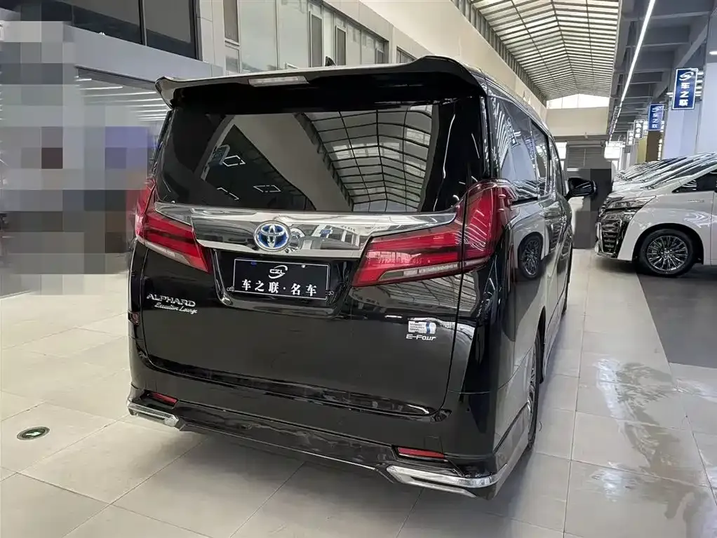Toyota Alphard — фото 4