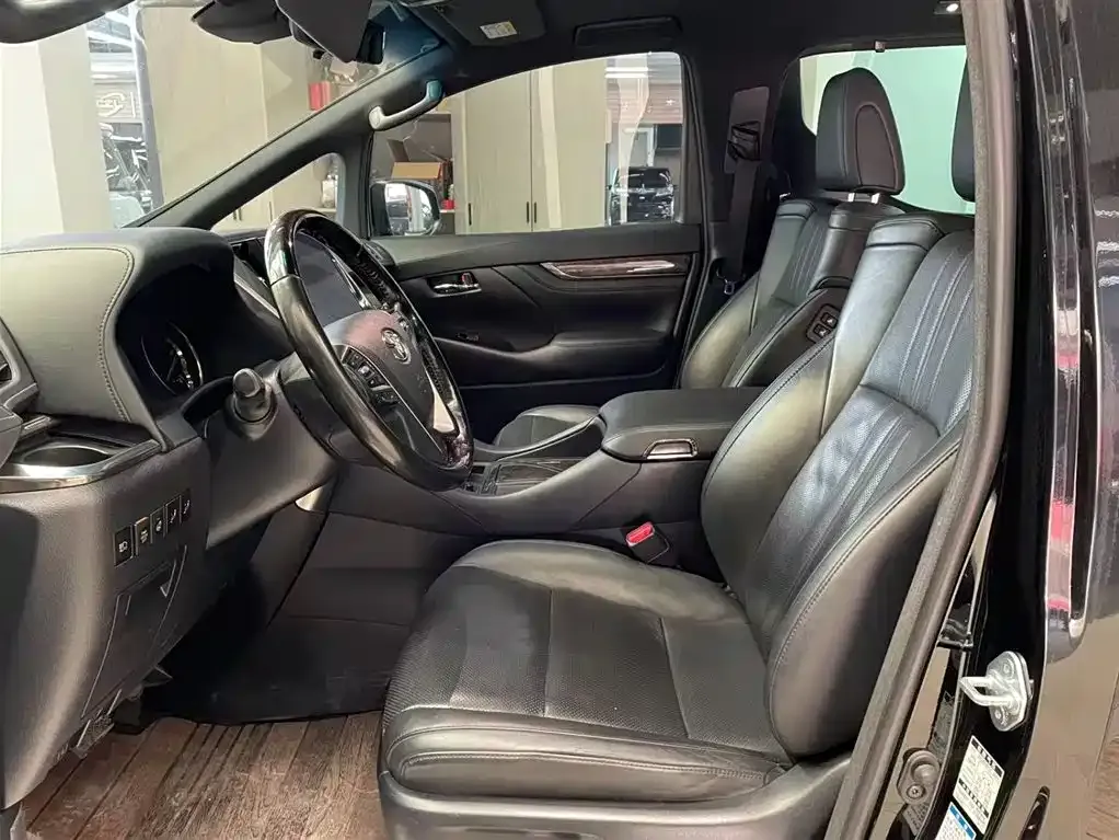 Toyota Alphard — фото 7