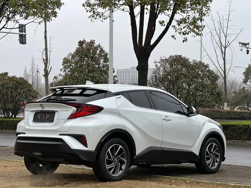 Toyota C-HR — фото 7