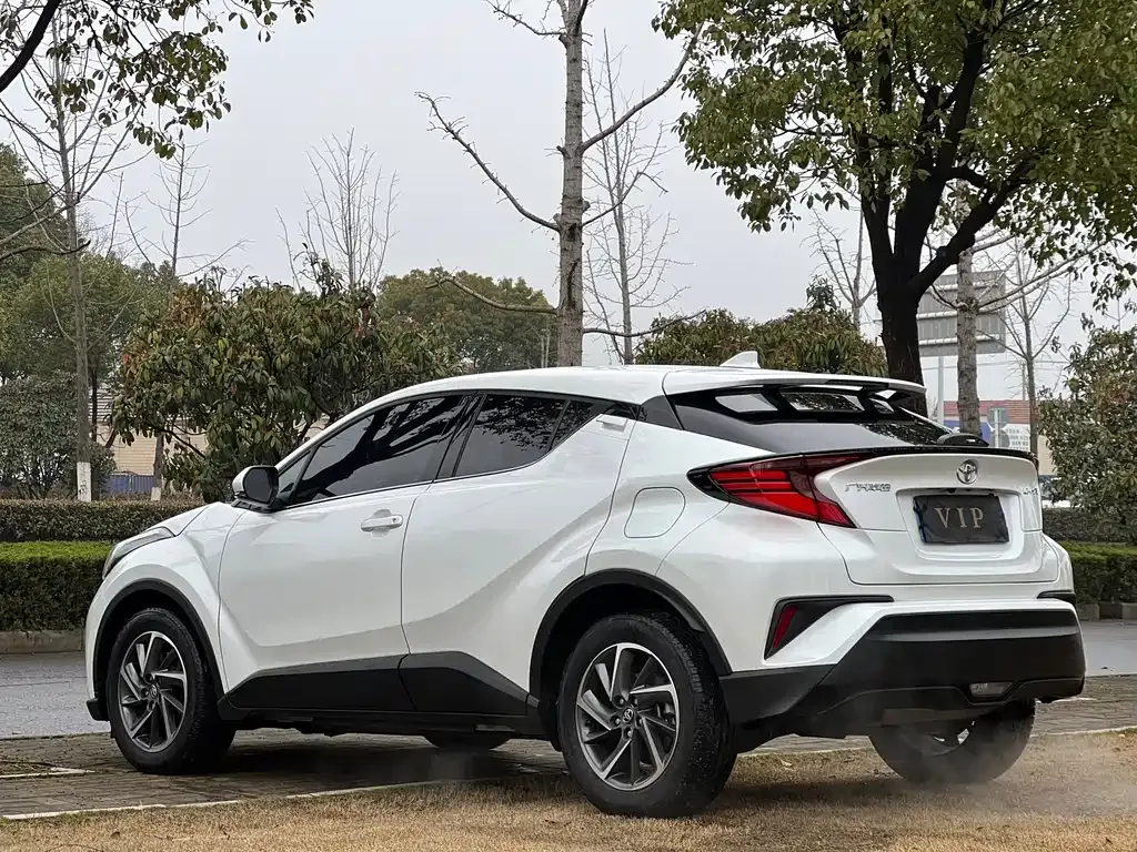 Toyota C-HR — фото 8
