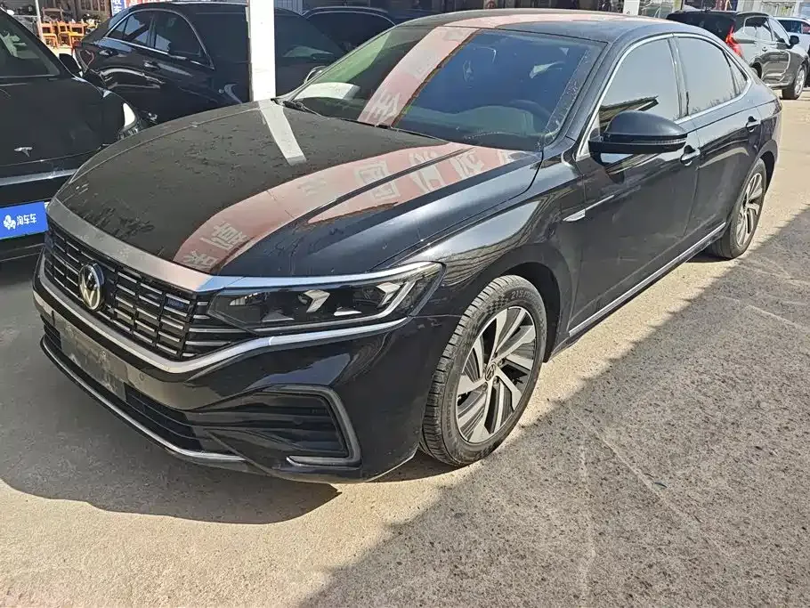 Volkswagen Passat New Energy — фото 1