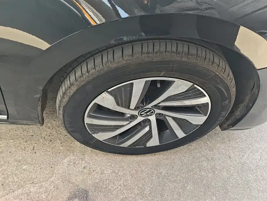 Volkswagen Passat New Energy — фото 2