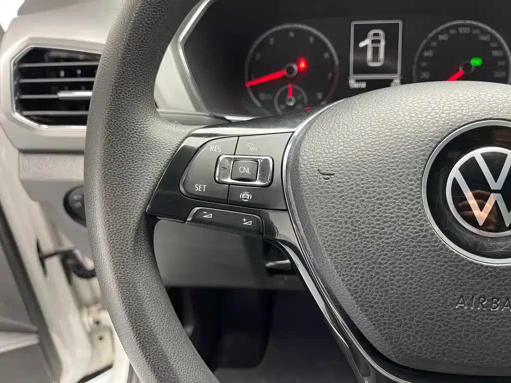 Volkswagen T-Cross — фото 7