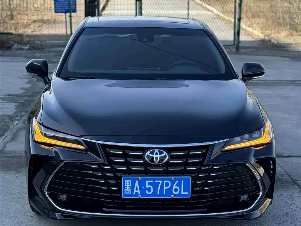 Toyota Avalon — фото 1