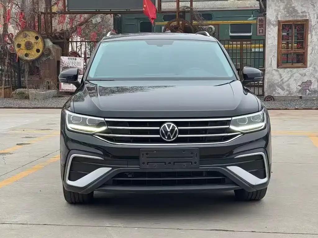 Volkswagen Tiguan L — фото 8