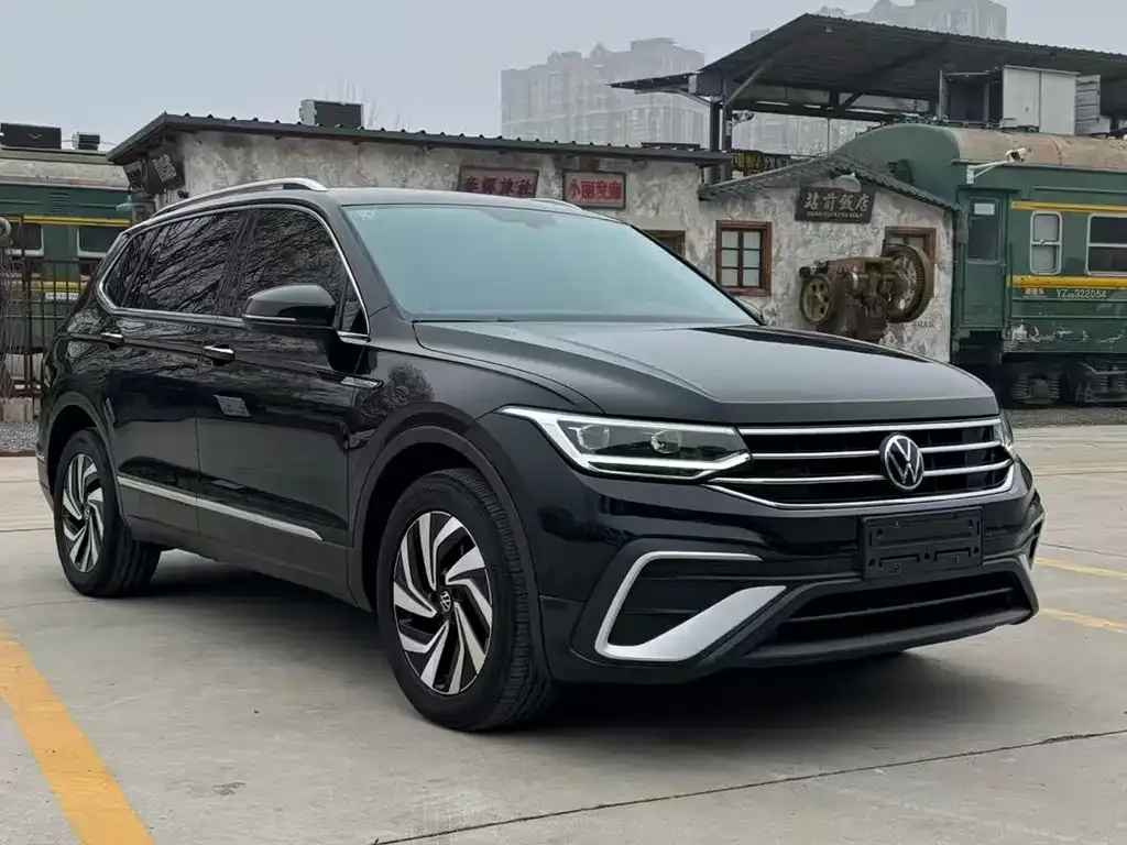 Volkswagen Tiguan L — фото 2