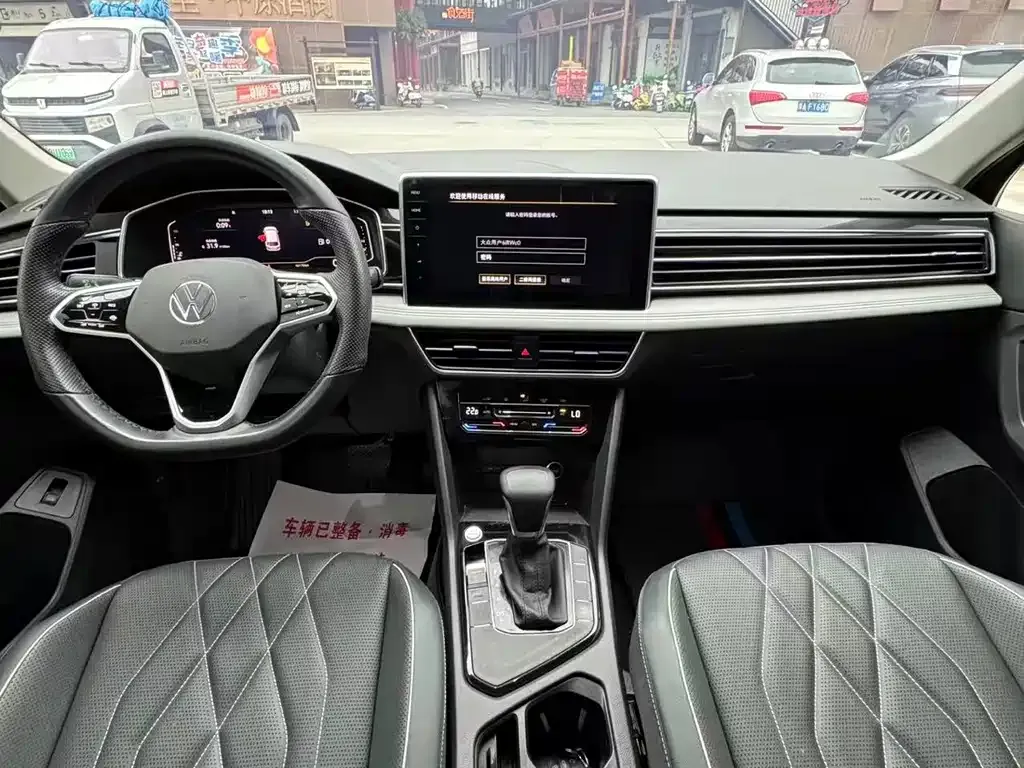 Volkswagen Tiguan L — фото 9