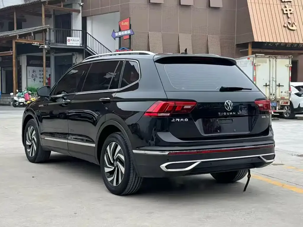 Volkswagen Tiguan L — фото 10