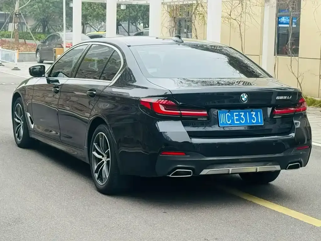 BMW 5 Series — фото 5
