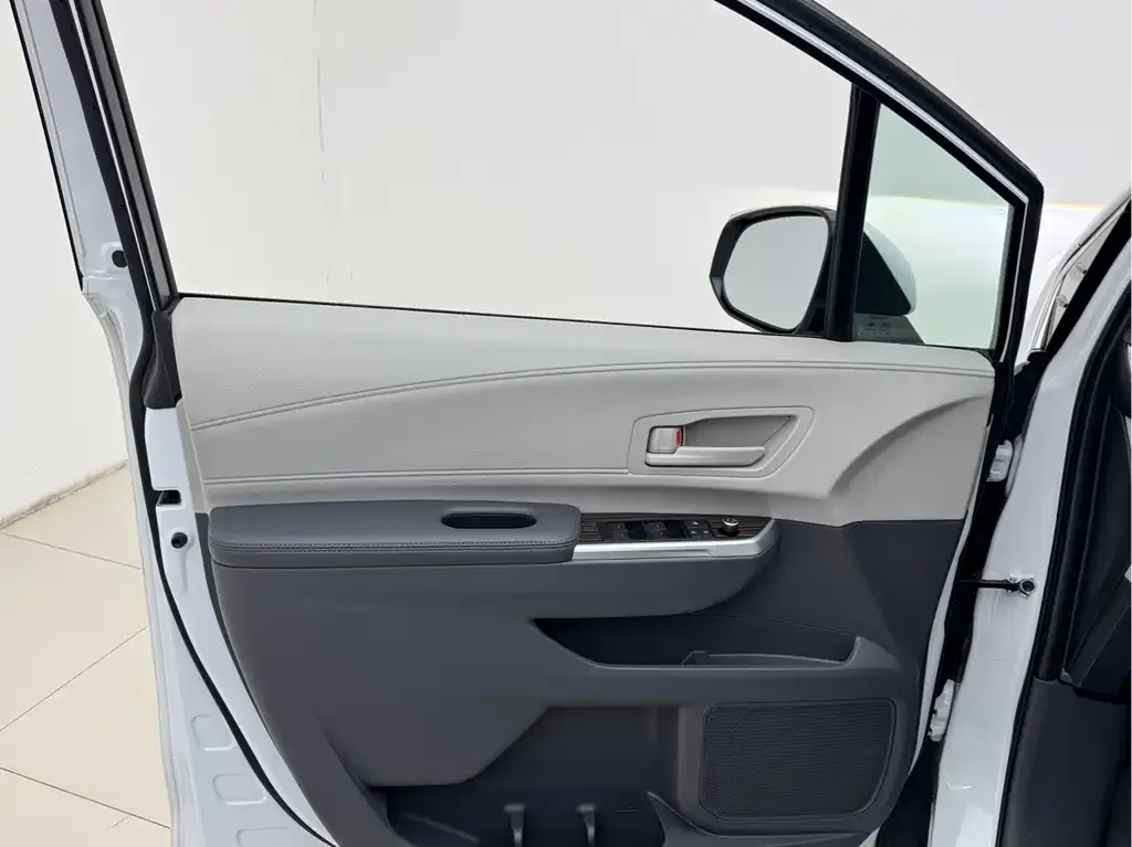 Toyota Sienna — фото 2