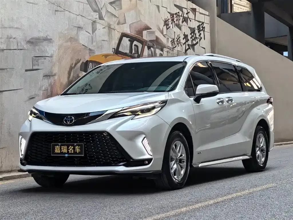 Toyota Granvia — фото 1