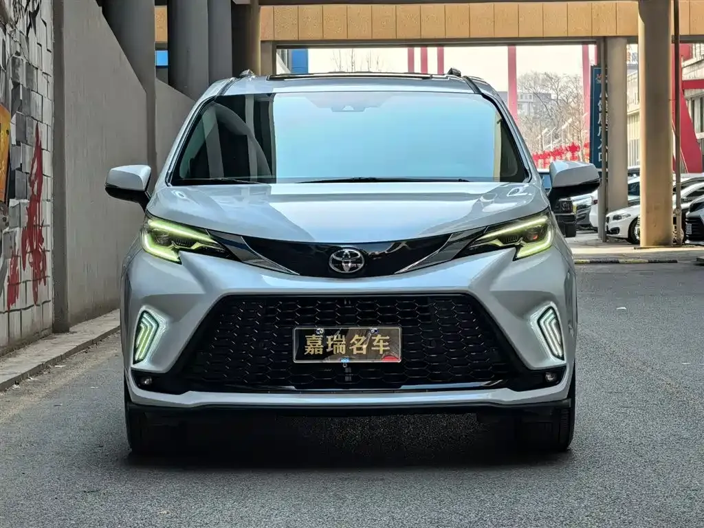 Toyota Granvia — фото 8
